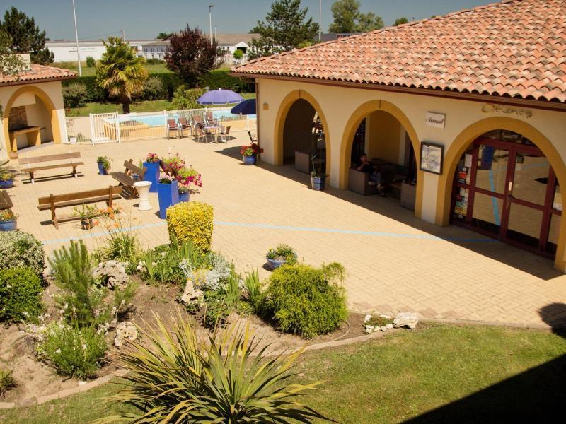 Logis Hotel Restaurant Solenca Nogaro Kültér fotó